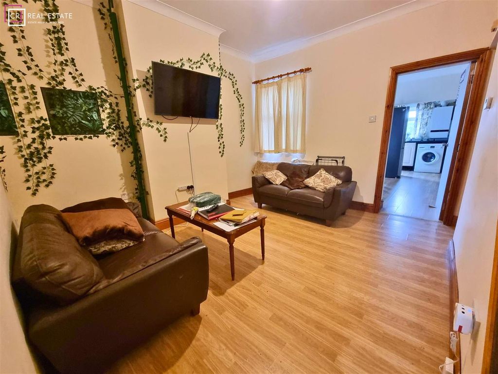 Property photo 2 of 11 Lounge