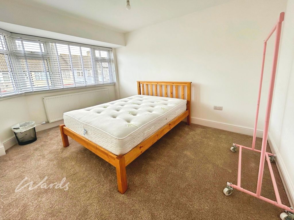 Property photo 2 of 6 Bedroom