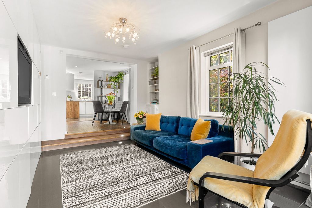 Property photo 2 of 13