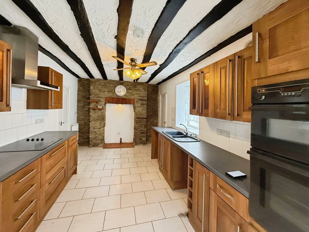 Property photo 3 of 11 Picture No. 12