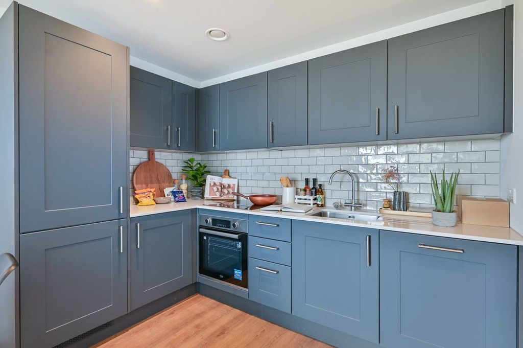 Property photo 3 of 32