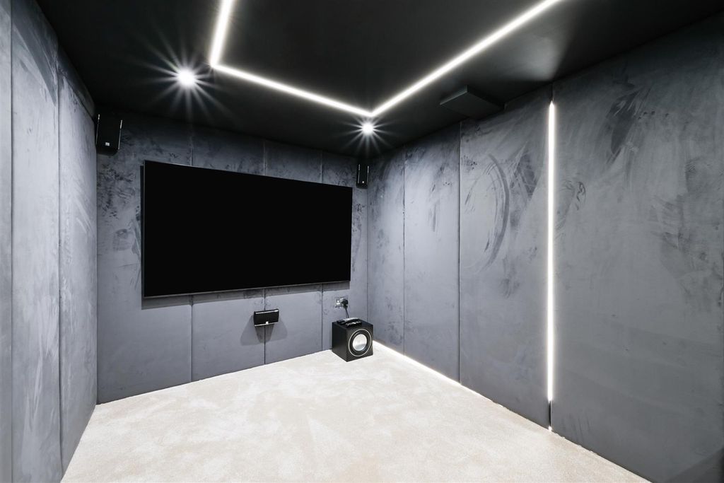 Property photo 3 of 34 Hoyland Down Revisit- (6).Jpg