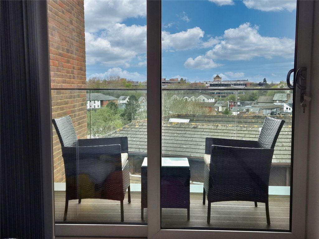 Additional image 15 of 2 bed flat for sale52 Queens Road, East Grinstead, West Sussex RH19