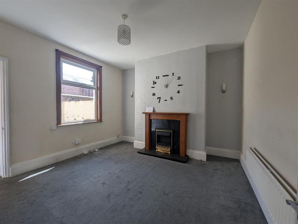 Property photo 3 of 8 Dining Room