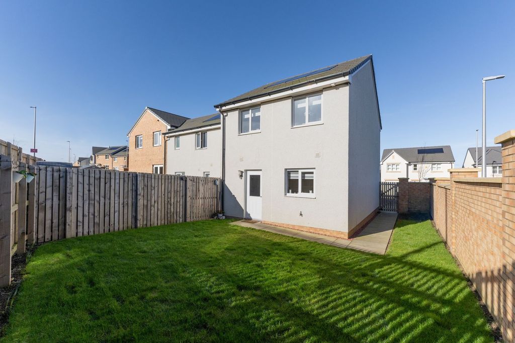 Property photo 2 of 28