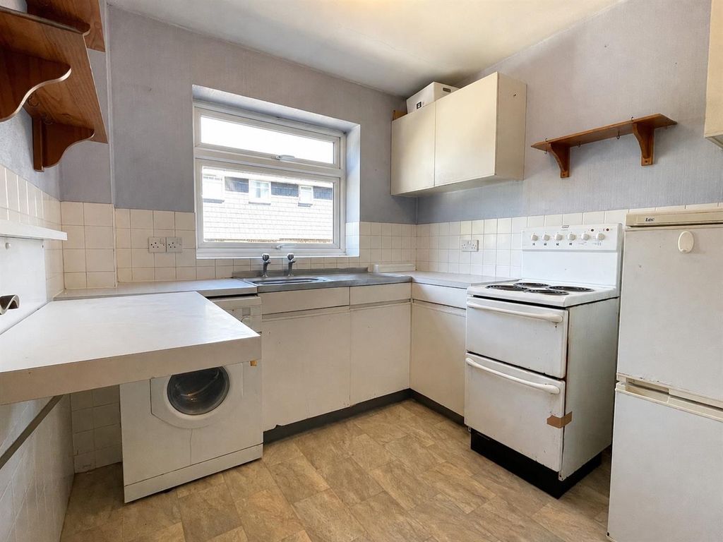 Property photo 3 of 8 Kitchen.E.Jpg