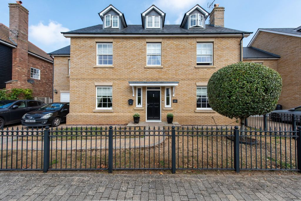 Property photo 2 of 34