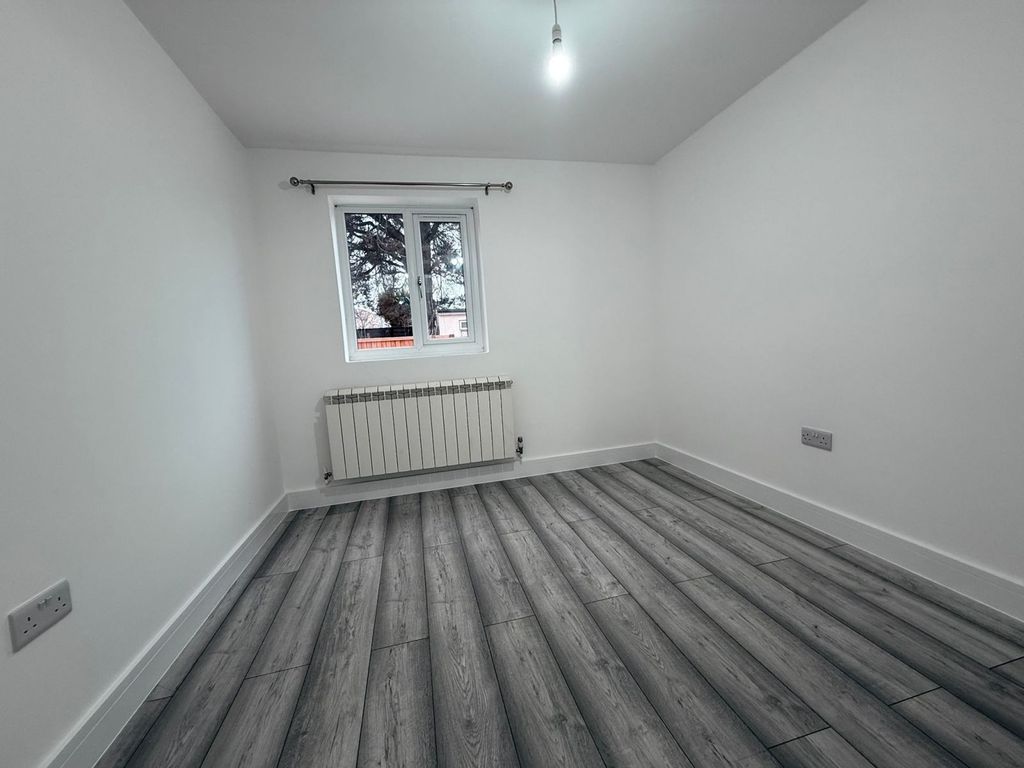 Property photo 3 of 8 Gallery