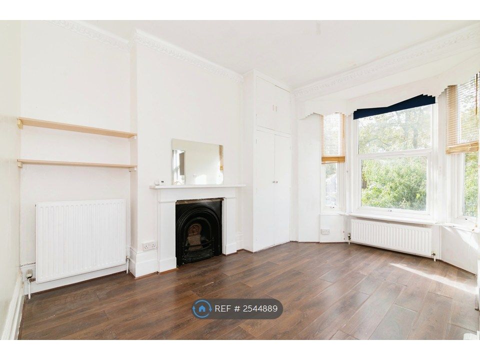 Property photo 1 of 20 Living Room