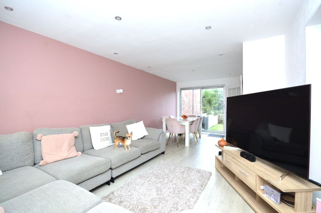 Property photo 2 of 8 Picture No. 17