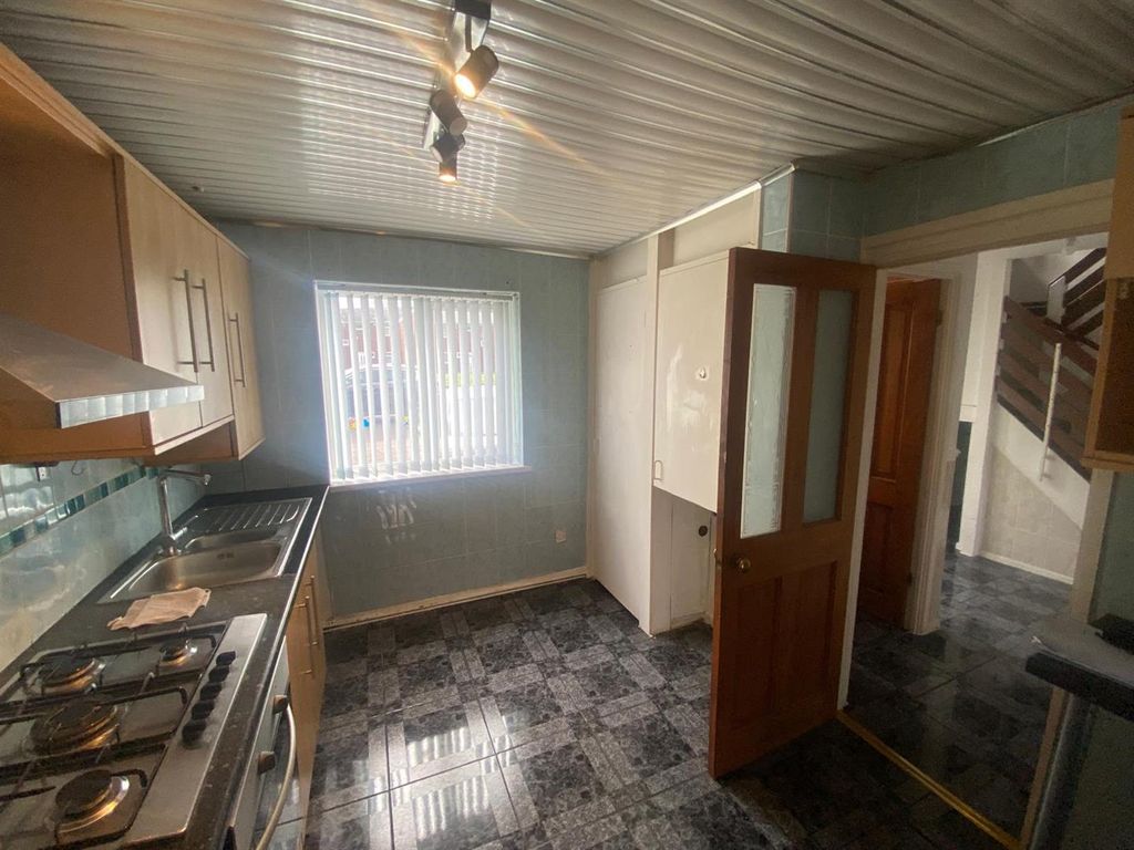 Property photo 3 of 13 Kitchen