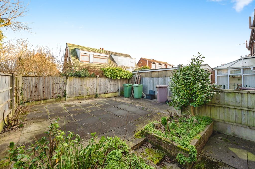 Property photo 2 of 20