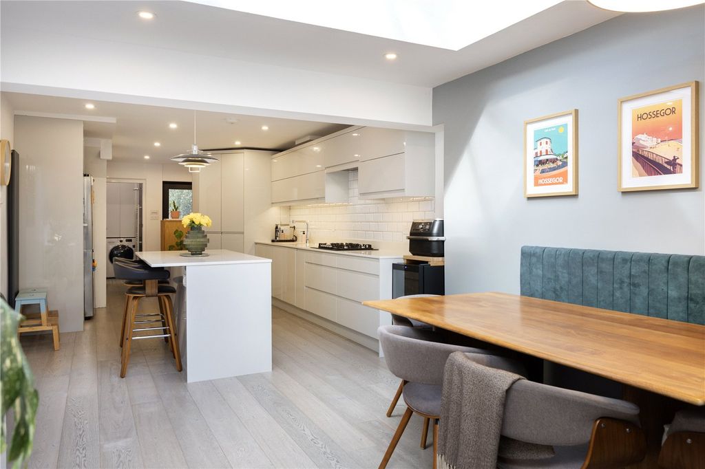 Property photo 3 of 18 Kitchen/Dining