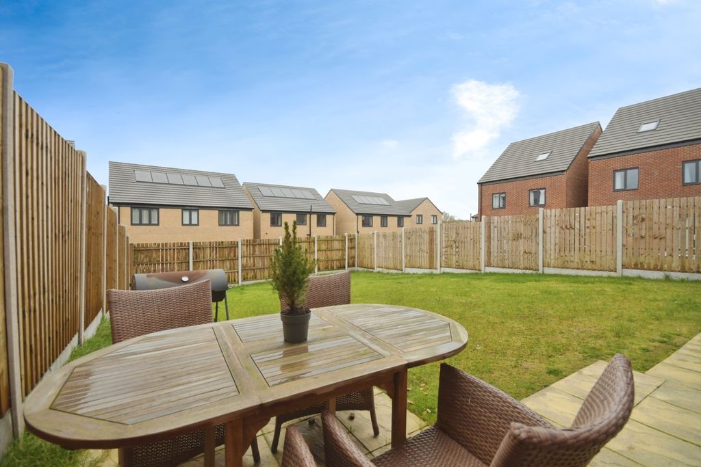 Property photo 2 of 25 Pbox-Img.Jpg