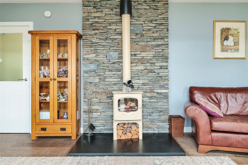 Property photo 3 of 45 Sitting Room