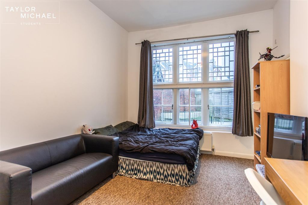 Property photo 2 of 18 6, 212 Elm Grove-2.Jpg