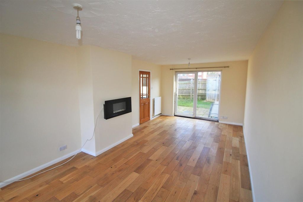 Property photo 3 of 10 Living Room