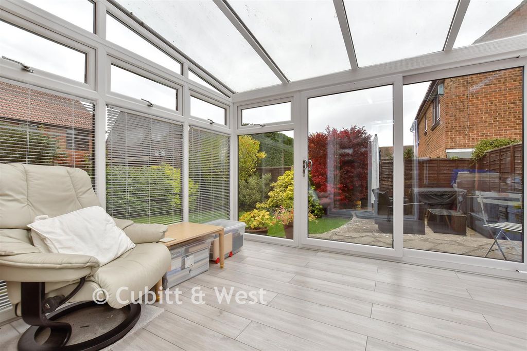 Property photo 2 of 13 Conservatory