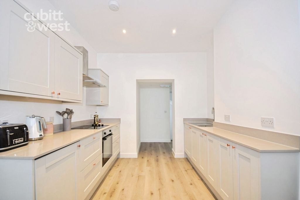 Property photo 2 of 15 Kitchen