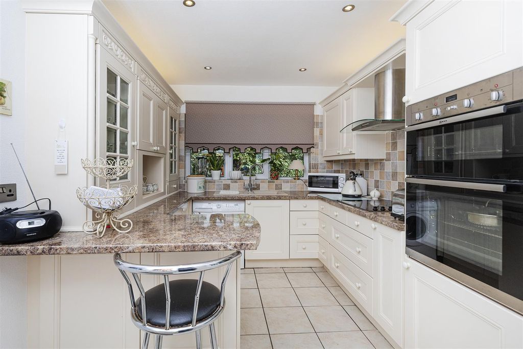 Property photo 2 of 35 Kitchen