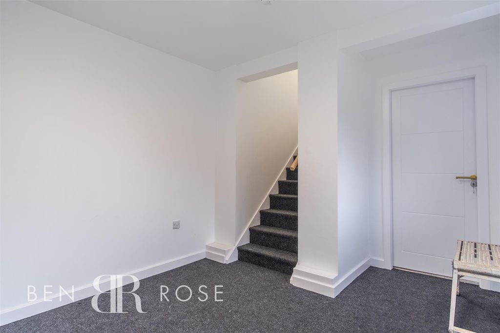 Property photo 3 of 12 Communal Entrance Hall