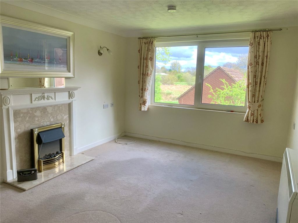 Property photo 3 of 11 Living Room