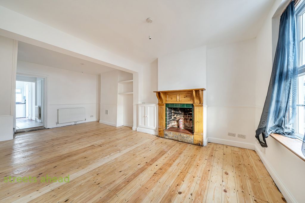 Property photo 2 of 11 912A16F3-4518-42E...