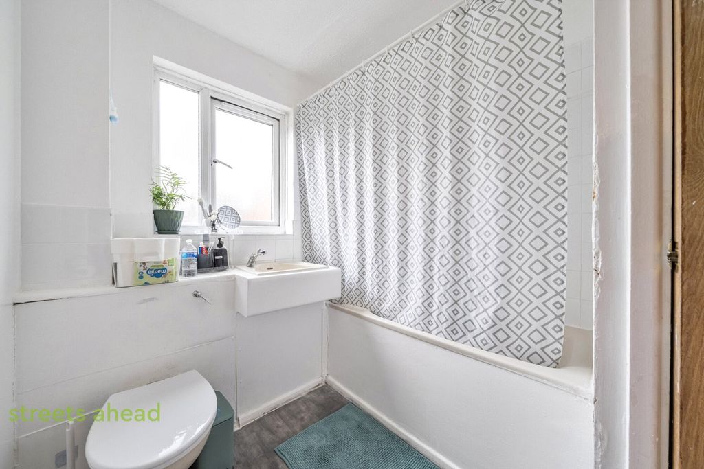 Additional image 7 of 2 bed flat for saleDavies Close, Croydon CR0