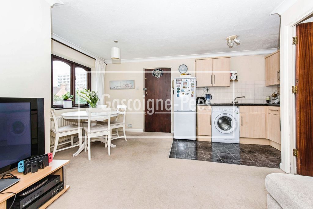 Property photo 3 of 8