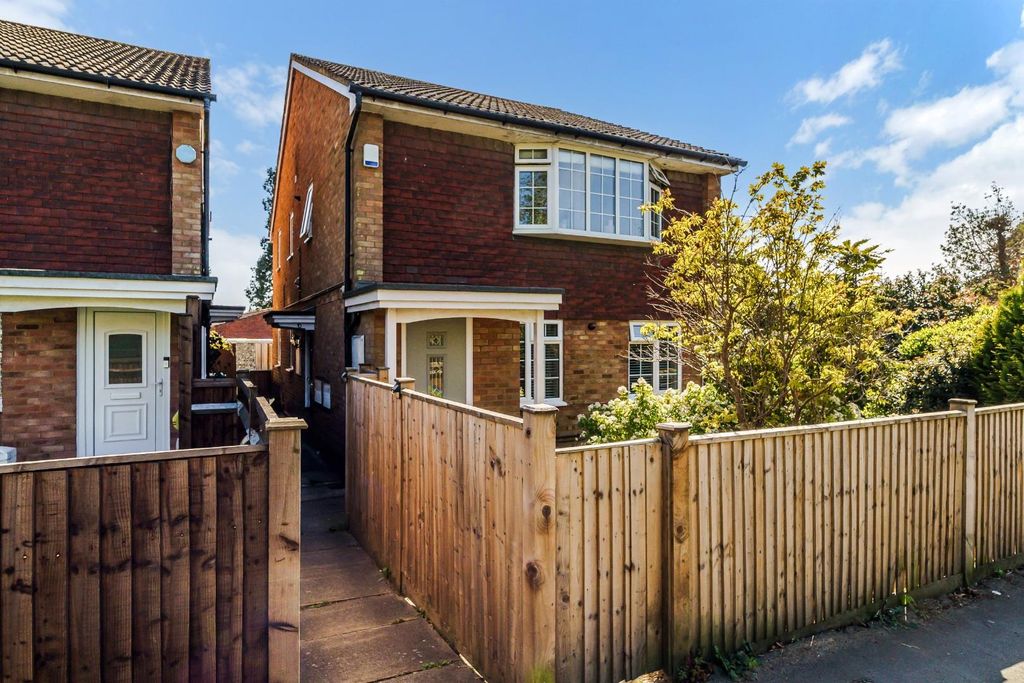 Property photo 1 of 14 Court Road