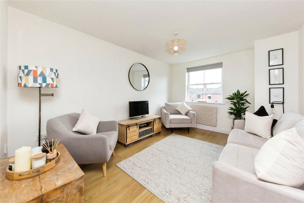 Property photo 3 of 17 Picture No. 02