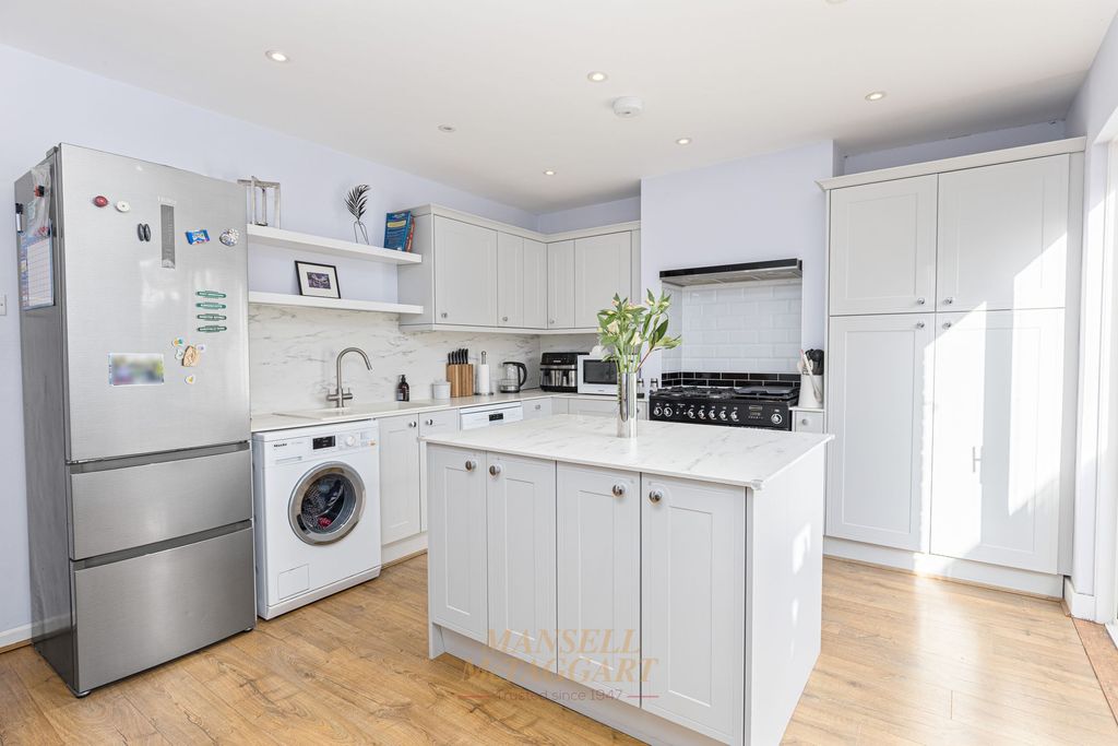 Property photo 2 of 26