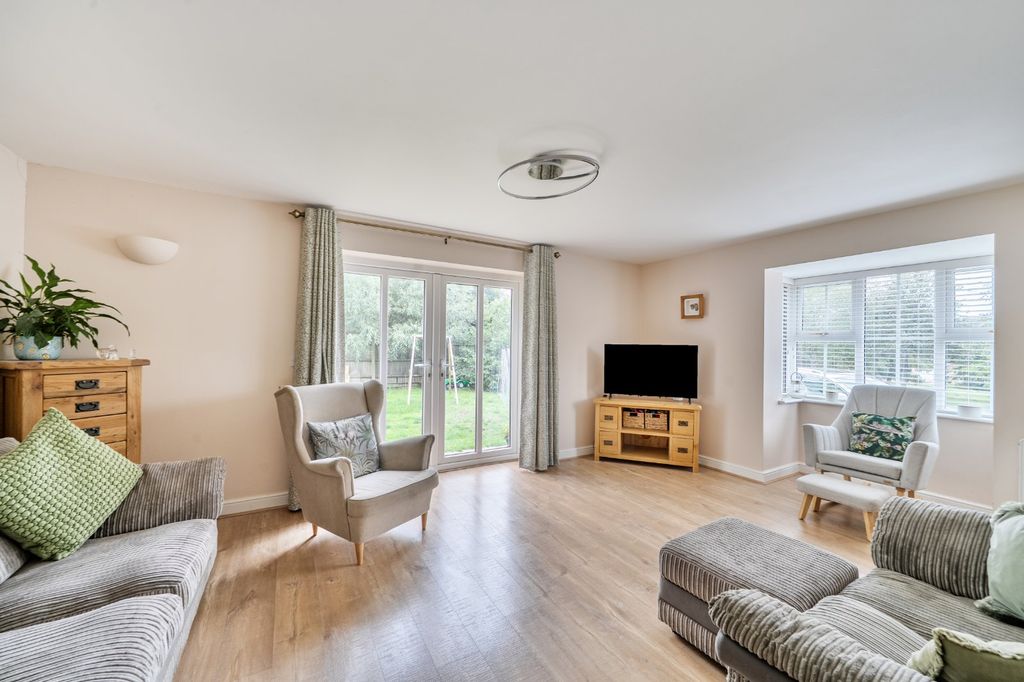 Property photo 3 of 17 Sitting Room