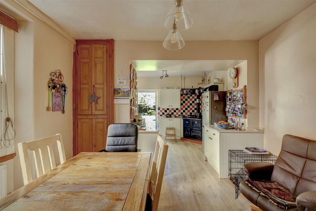 Property photo 3 of 43 96 Lowther St_30.Jpg