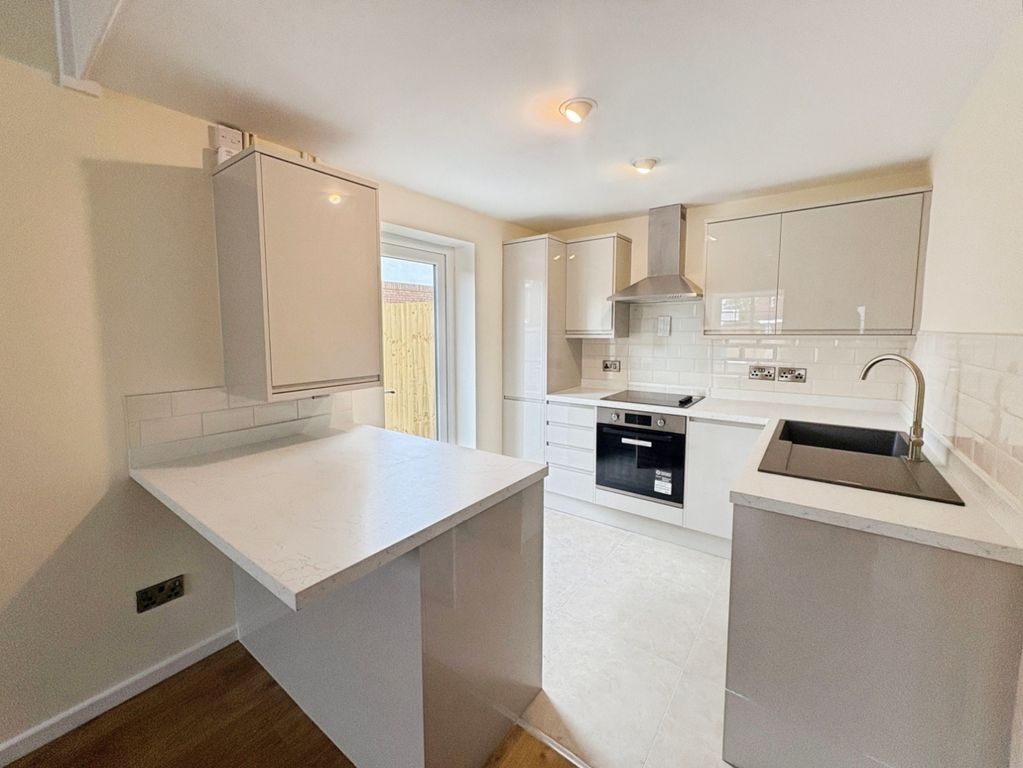 Property photo 3 of 6 Kitchen