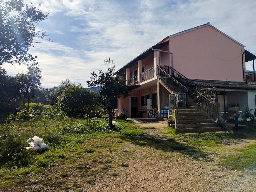 Property photo 2 of 12 House Exterior