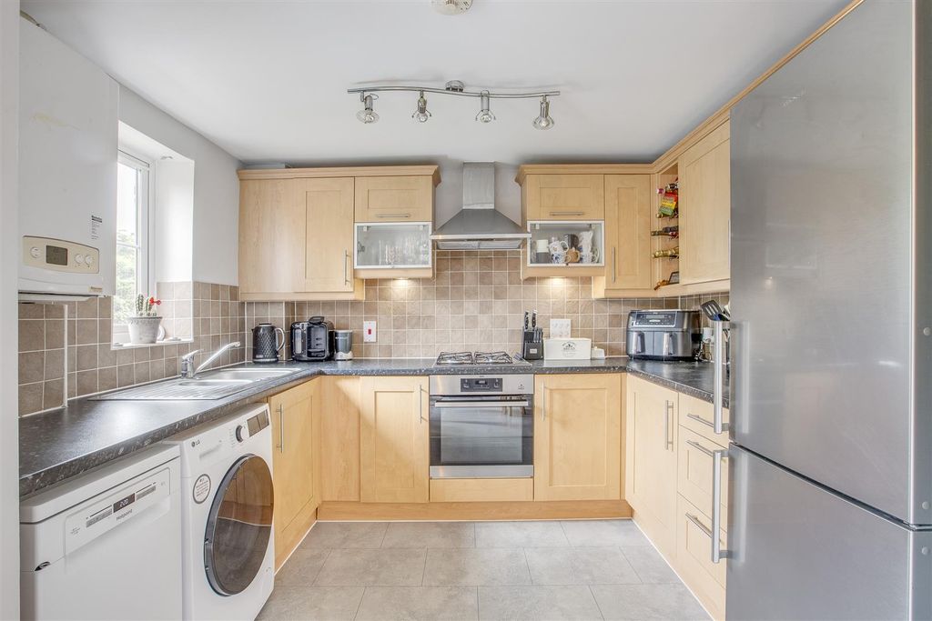 Property photo 2 of 10 Kitchen