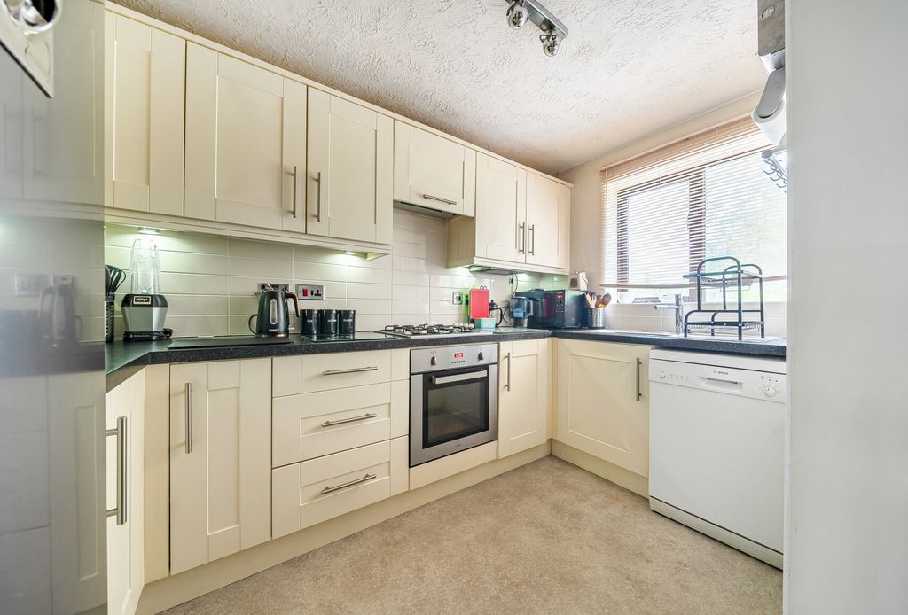 Property photo 3 of 16 1315967-13-685d85...