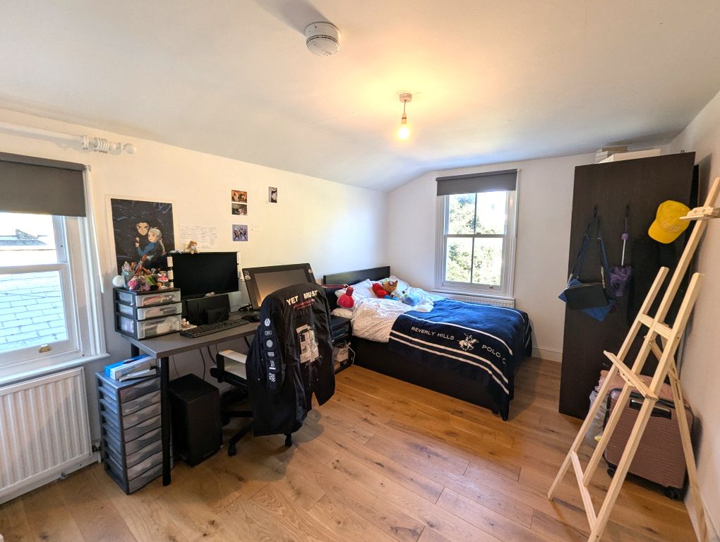 Property photo 3 of 8 Double Bedroom 1