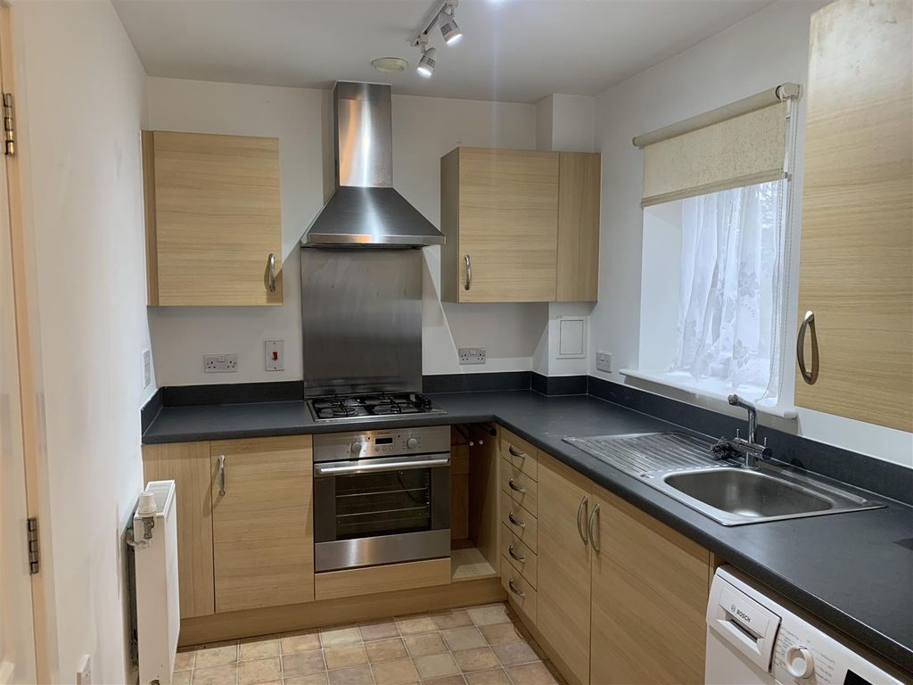 Property photo 2 of 7 Kitchen..Jpeg