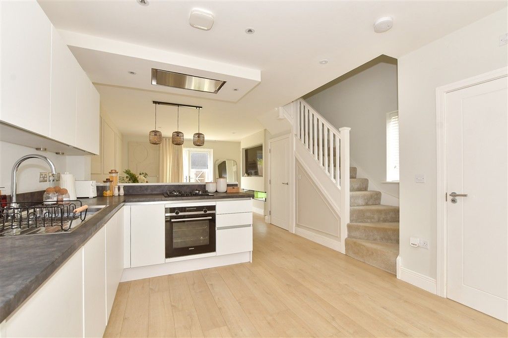 Property photo 1 of 11 Kitchen