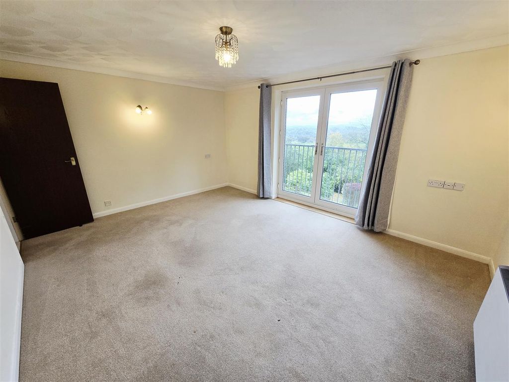 Additional image 8 of 2 bed flat for saleTavistock Road, Launceston PL15