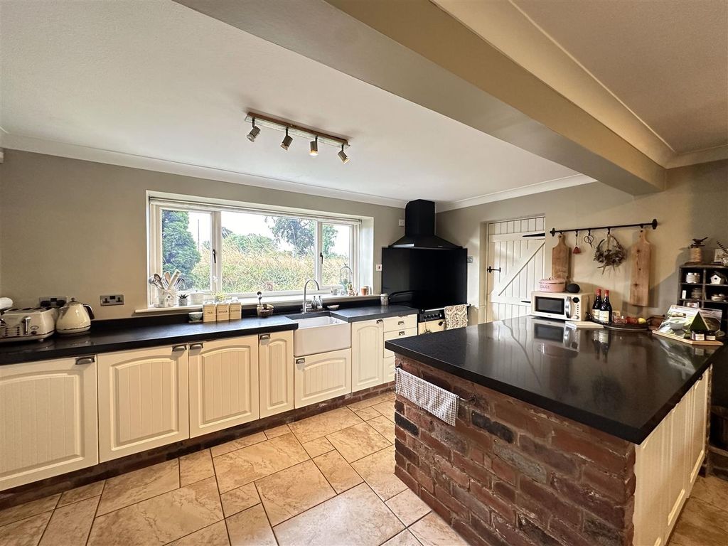 Property photo 3 of 32