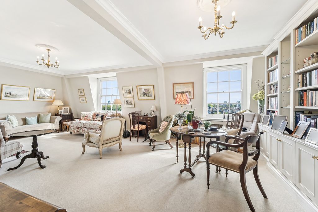 Property photo 2 of 23