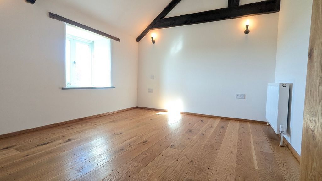 Property photo 3 of 8 4984187