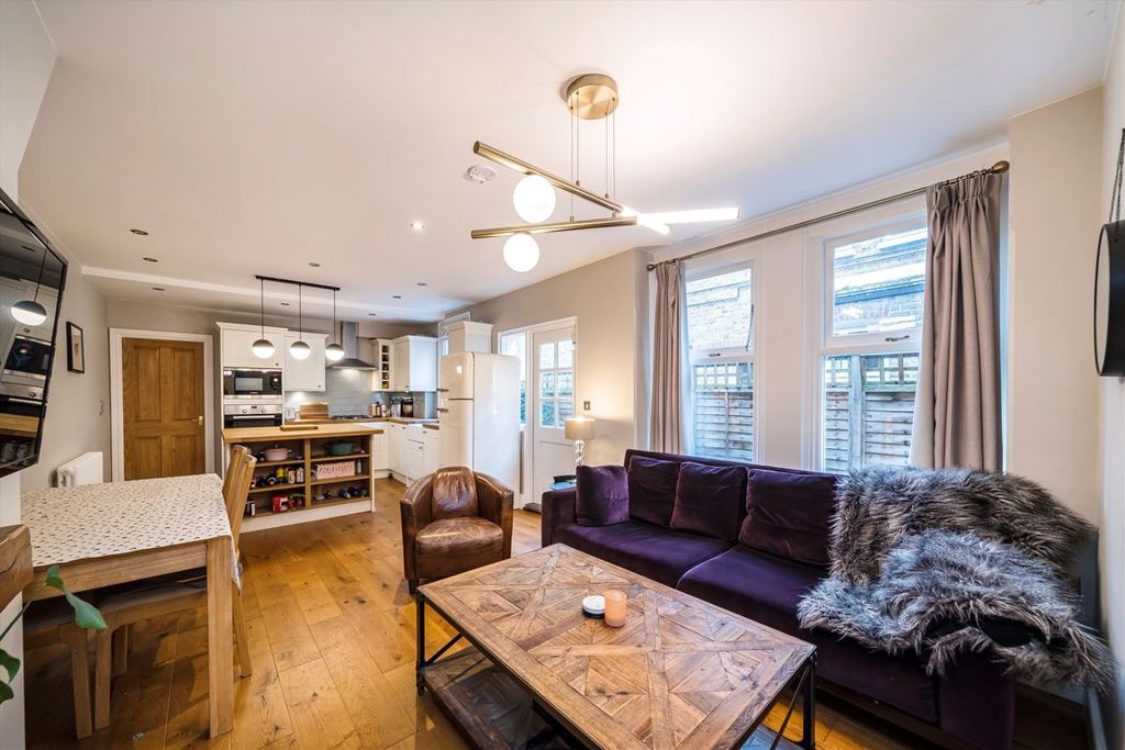 Property photo 2 of 8