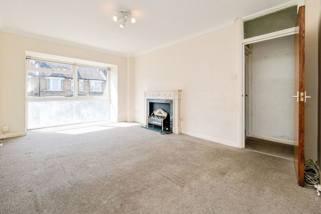 Property photo 3 of 19 Pbox-Img.Jpg