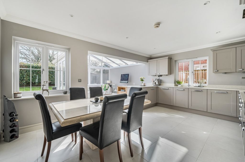 Property photo 2 of 35 1421851-36-69A99d...