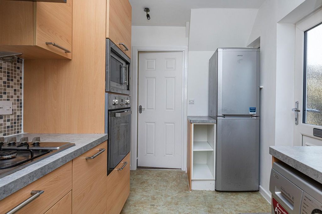 Property photo 2 of 30