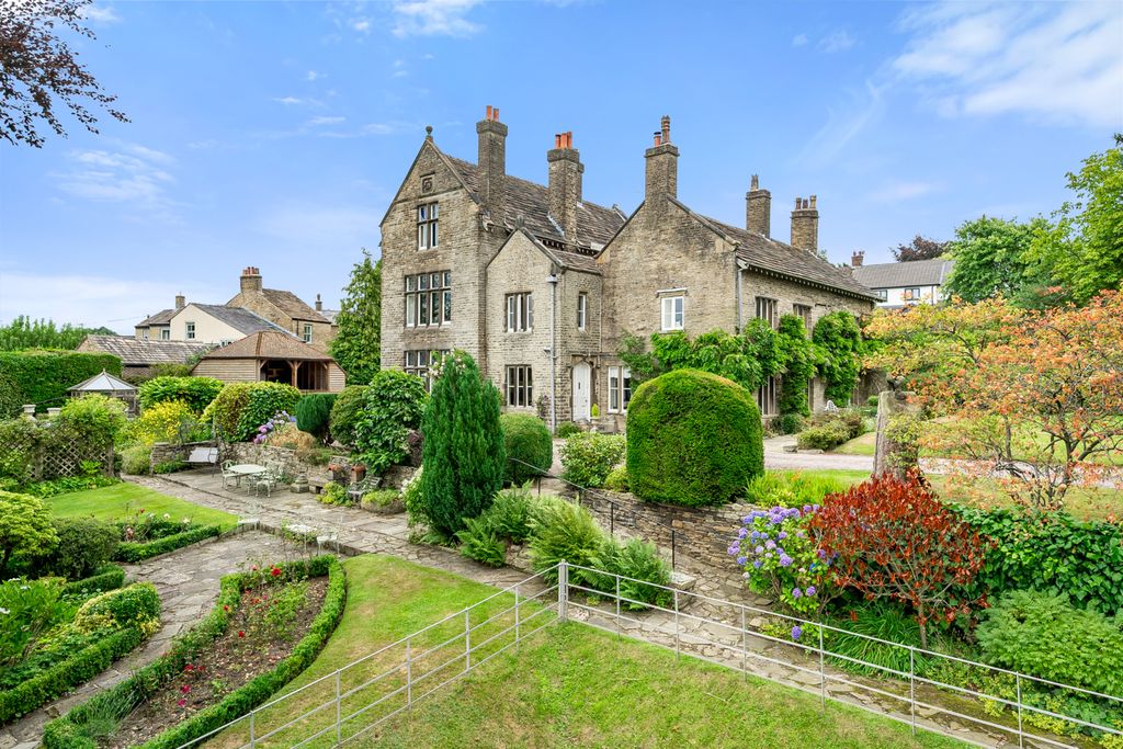 Property photo 2 of 44 Side Elevation